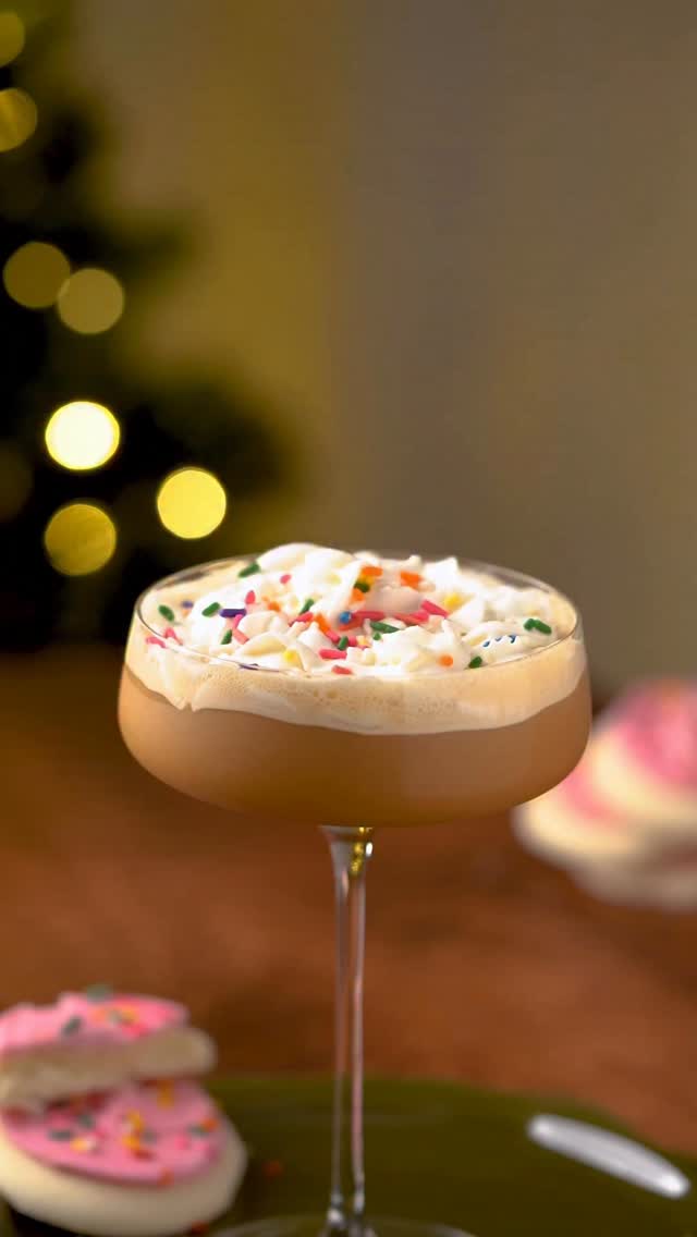 Instagram post by @itscocktailhour_ for Starbucks. Caption reads: Once I made the viral @starbucks copycat Sugar....