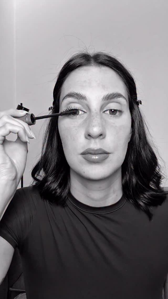 Instagram post by @youaremylemonade for L'Oréal Paris. Caption reads: Carina con le mollette, sembra che io abbia 8....