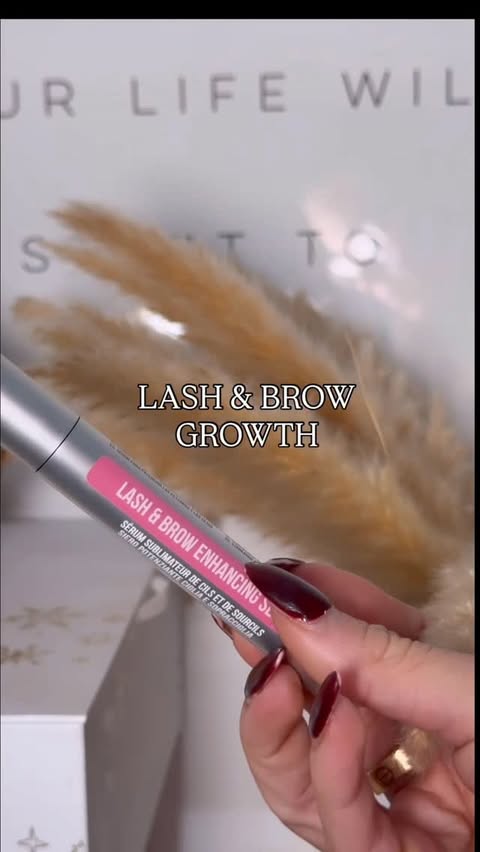 Instagram post by @katehayesmakeup for Hairburst. Caption reads: My lash game is STRONG thanks to @hairburst👸💅 I....