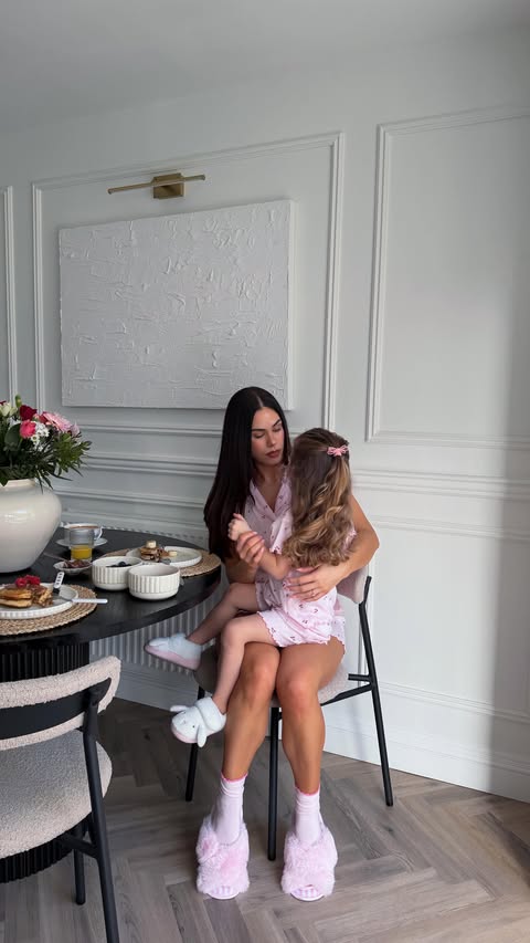 Instagram post by @lauren_bakewell for Boux Avenue. Caption reads: [...] pyjamas 🌷🌸 new mini pyjamas from....