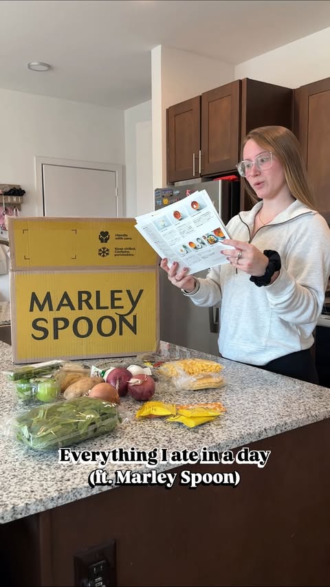 Instagram post by @itsdarianelizabeth for Marley Spoon. Caption reads: I give @marleyspoon a 10/10! Every meal was so....