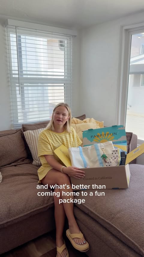 Instagram post by @elliejaynefletcher for FabFitFun. Caption reads: [...] a package what can I say!!!!!!!! 💛....