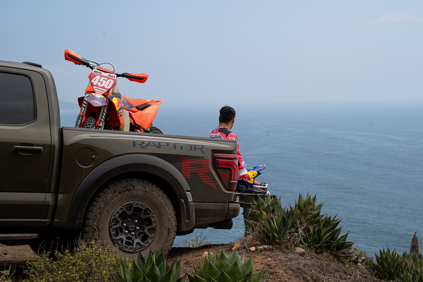 Instagram post by @ivanramirez450 for Ford UK. Caption reads: Disfrutando del verano y una buena vista con mi....