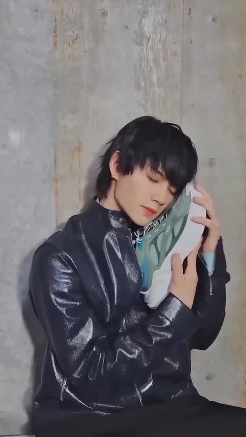 Instagram post by @sanohayato_milk for Fendi. Caption reads: FENDI×滅

#FendiPreSS26 
#fendi [...].