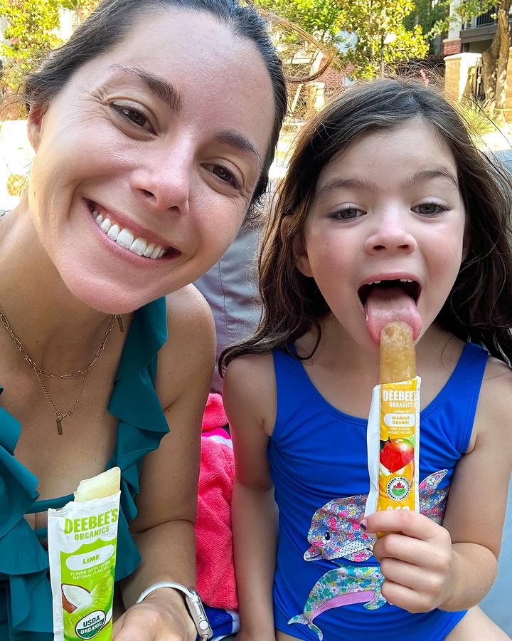 Instagram post by @mamaknowsnutrition for DeeBee’s Organics. Caption reads: [...] activity and I’m not mad about it!....