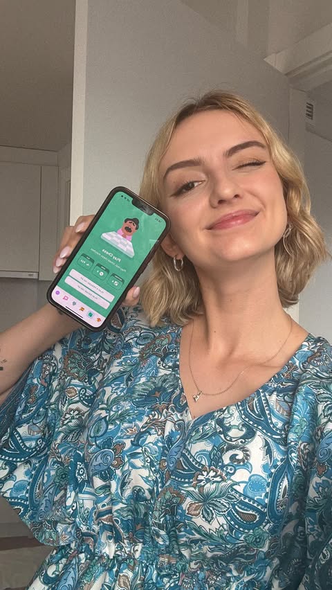 Instagram post by @charlizevz for Duolingo. Caption reads: #ad I went live playing chess with Duolingo!....