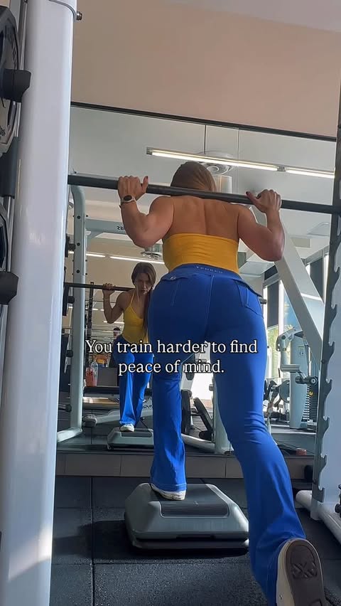 Instagram post by @trainwithbiancag for Yeoreo. Caption reads: [...] your body at the gym. 

Fits from....