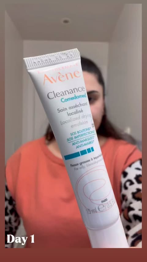 Instagram post by @ugcwithselen for Avène. Caption reads: [...] that actually works. @avene . . . . . .....