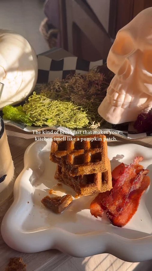 Instagram post by @mrskellylorrainereid for Eat Evergreen. Caption reads: #ad
This is what fall tastes like in our house 🍂....