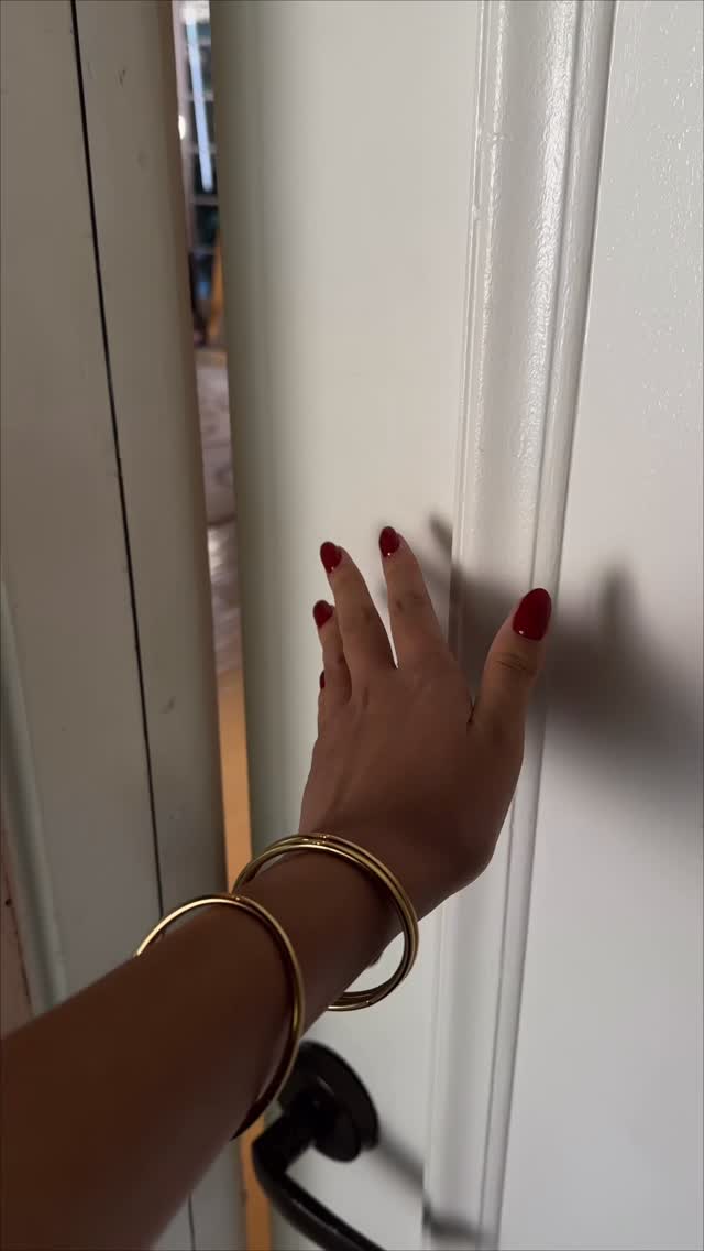 Instagram post by @sloan.byrd for Bellami Hair. Caption reads: @bellamihair makes me feel full of myself — in the....