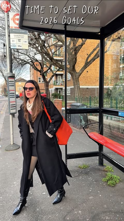 Instagram post by @anasavu for Fiverr. Caption reads: [...] help in the New Year, I can’t recommend....