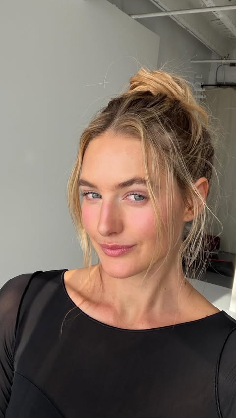 Instagram post by @sannevloet for true Botanicals. Caption reads: My go-to lymphatic drainage massage in the....