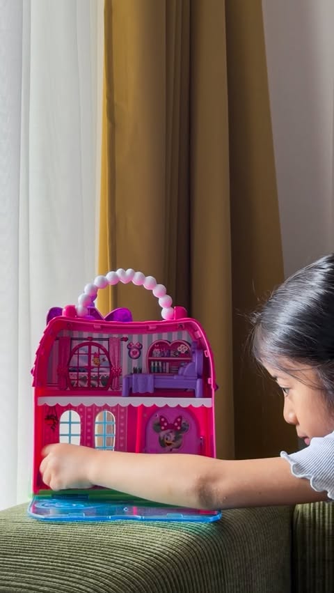 Instagram post by @raisingislainlondon_ for Selfridges. Caption reads: [...] a home. 🎀🏡 @MinnieMouse....