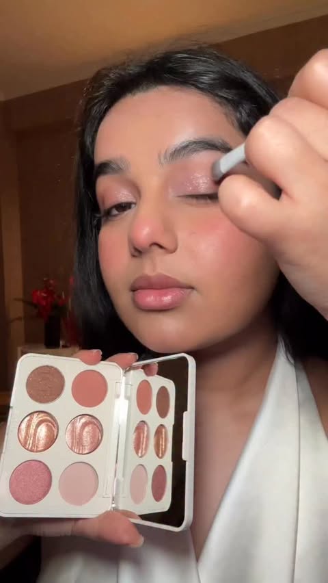 Instagram post by @gargisheoraut for Morphe. Caption reads: A full face of @morphebrushes 🤍
These four....