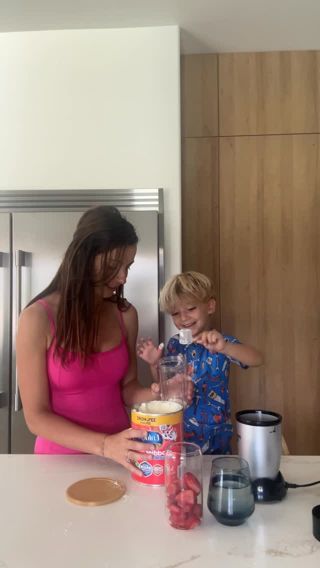 Instagram post by @erisa_laska for Enfamil. Caption reads: Enfagrow has nutrients for brain growth, immune....