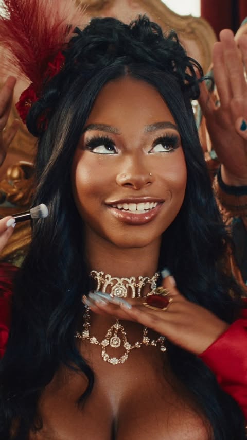 Instagram post by @soootrini for Verizon. Caption reads: [...] like royalty for your loyalty 👸🏾💵 Verizon....
