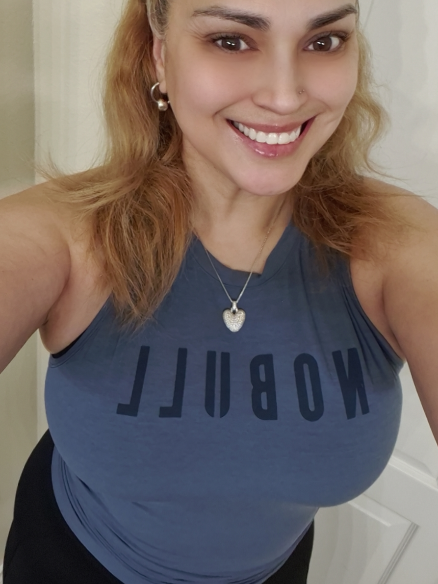 TikTok post by @amberlynnupscalefinds for Sweet Sweat. Caption reads: Gym with @sweetsweat.