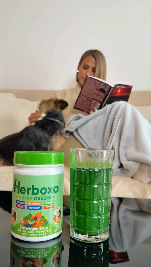 Instagram post by @ivett_hupczik for Herboxa. Caption reads: #hirdetés @herboxa 🌿🐶.
