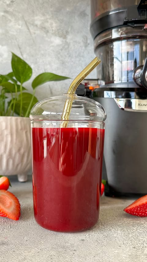 Instagram post by @littlekalegirl for Kuvings. Caption reads: [...] this beautiful Ruby Glow Juice in my....