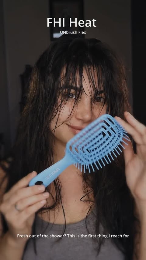 Instagram post by @anniebunny.5 for FHI Heat. Caption reads: [...] a must-have in my hair routine. 💙 @fhiheat....