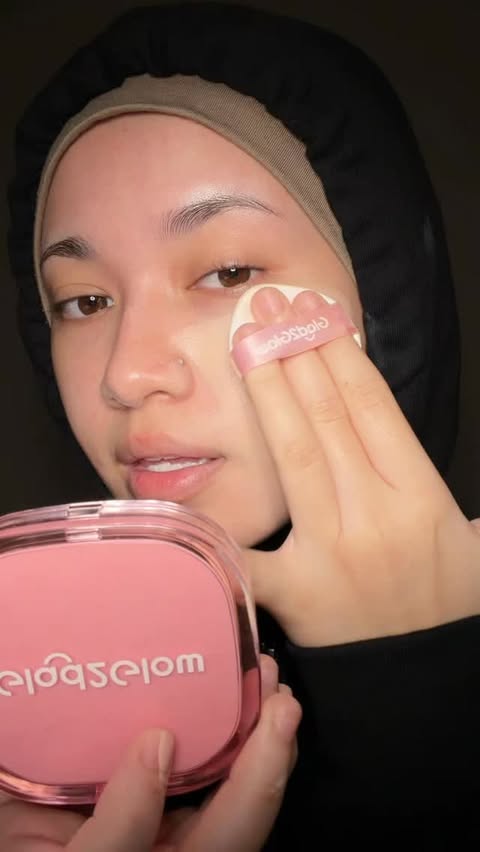 Instagram post by @nanatjdnn for Glad2Glow Malaysia. Caption reads: takyah pakai chanel, pakai g2g punya perfect cover....