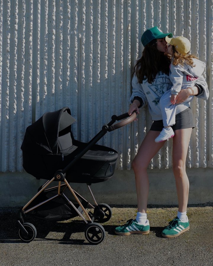 Instagram post by @francescasofianovello for CYBEX. Caption reads: Walking with my girls & @cybex_global Mios 🏹🏹....