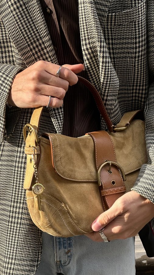 Instagram post by @blakewnelson for The Niche Shop. Caption reads: Outfit recreation down to a science? I think....