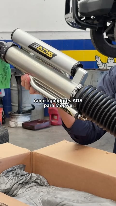 Instagram post by @agm4x4 for Holley. Caption reads: Para que ningún terreno Off-Road te detenga. 😉....