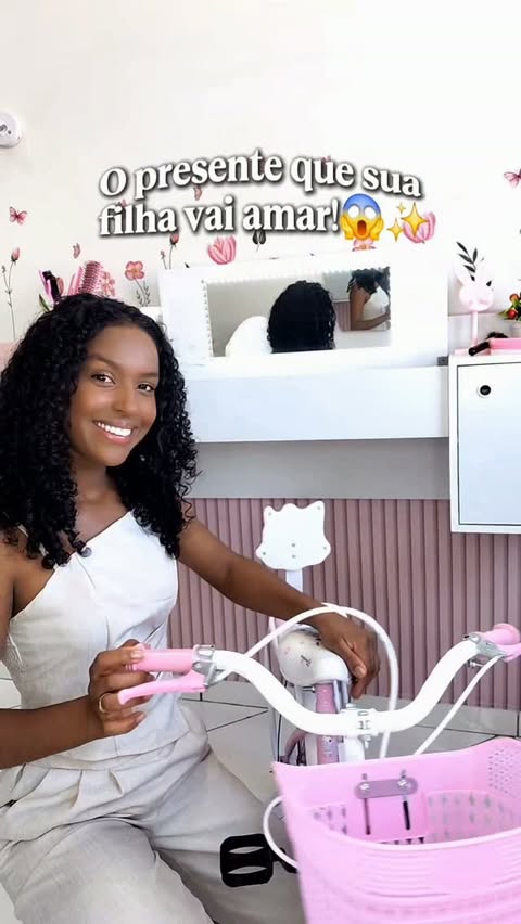 Instagram post by @cecilia_lua_23 for Mercado Livre. Caption reads: [...] vai amar🤌🌸🧸..... 🆔️MP7JMW-G9Q9....