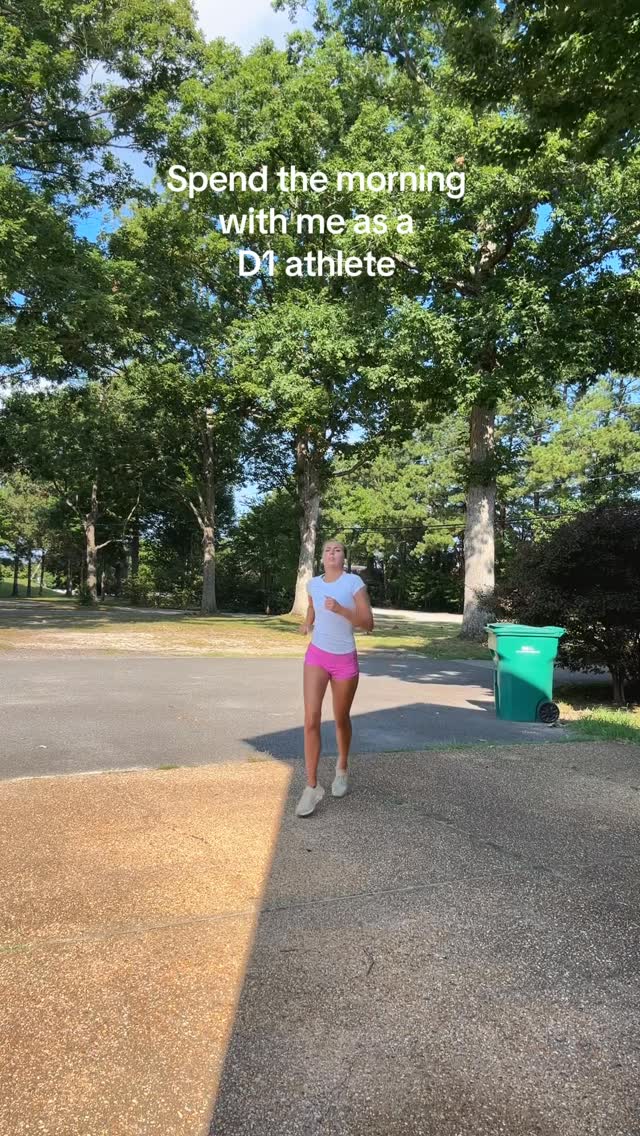 Instagram post by @sophia.vanname for ONE SOL. Caption reads: [...] college DITL
Code: SOPHIA for 10% off One....