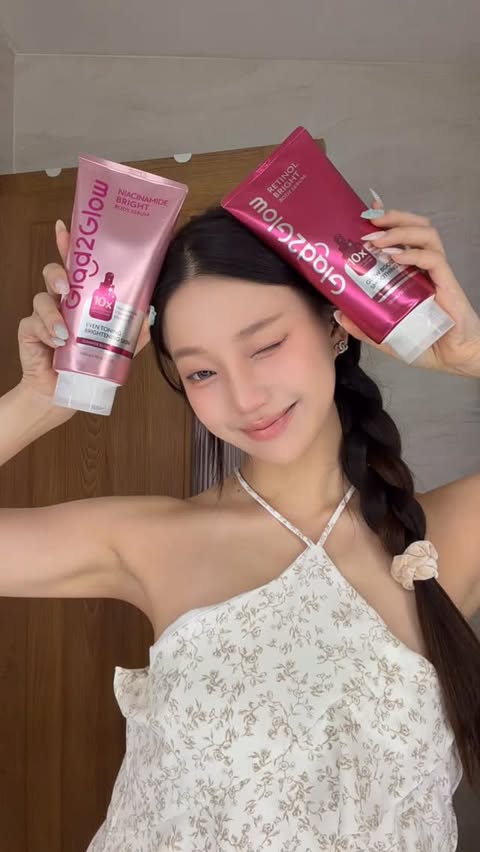 Instagram post by @chachaur3 for Glad2Glow Thai. Caption reads: ตัวหอมแบบไม่ฉีดน้ำหอม🧴🎀 #Glad2Glow.
