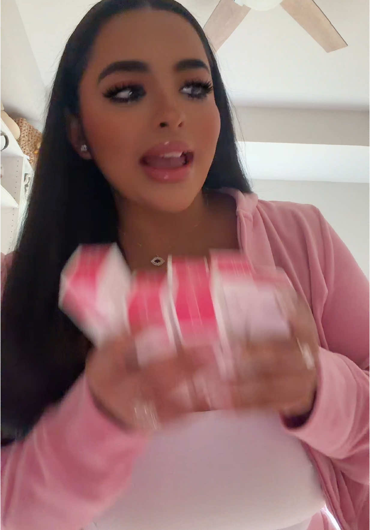 TikTok post by @taniabombonxo for DLA COSMETICS. Caption reads: @DLA COSMETICS NEED THIS PLS IM BEGGING 🥺😍.