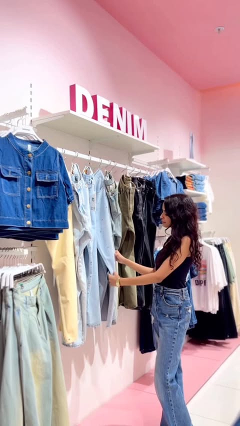 Instagram post by @mantri.malls for What's New In Bangalore. Caption reads: [...] #NewmeStores #OnlySaleThatMatters....