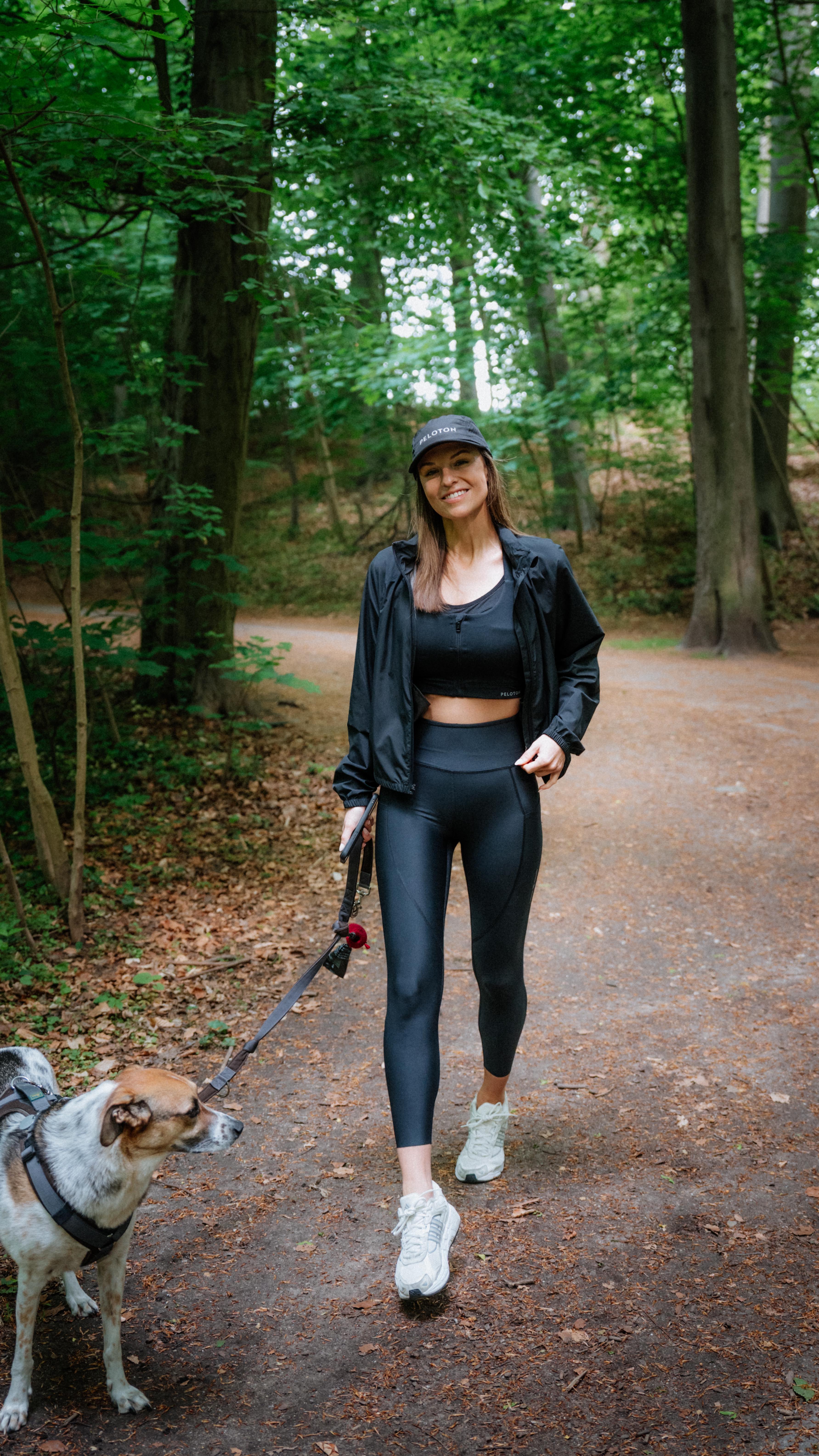 Instagram post by @laurawontorra for Peloton. Caption reads: Jeder Tag sieht bei mir anders aus.
Mal geht’s....