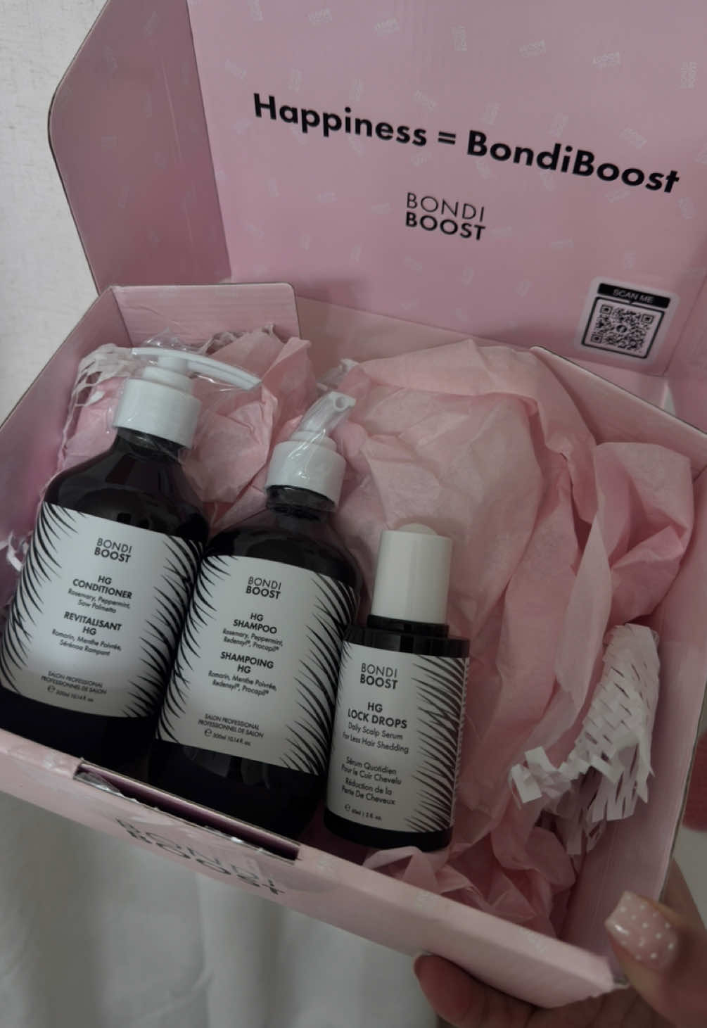 TikTok post by @danielaammendez for BondiBoost. Caption reads: @BondiBoost 🫧 #hairwashday #hairwashdays [...].