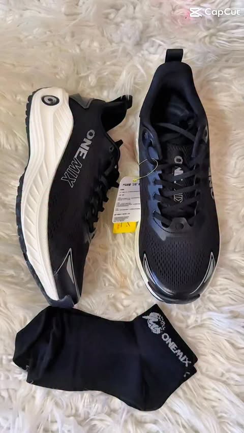Instagram post by @ervini.style for Onemix. Caption reads: AD/ shoes @onemixrunning.