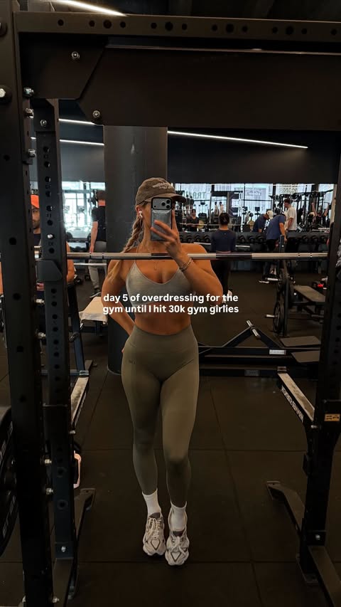 Instagram post by @femke.vermaas for ICANIWILL. Caption reads: [...] in, right? 💕✨ FEMKEV20 for 20% off....