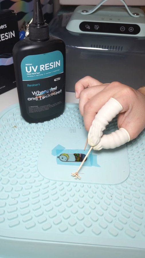 Instagram post by @spika_design for Resiners. Caption reads: 📣 Get 15% off at @resiners_official ! Use code....