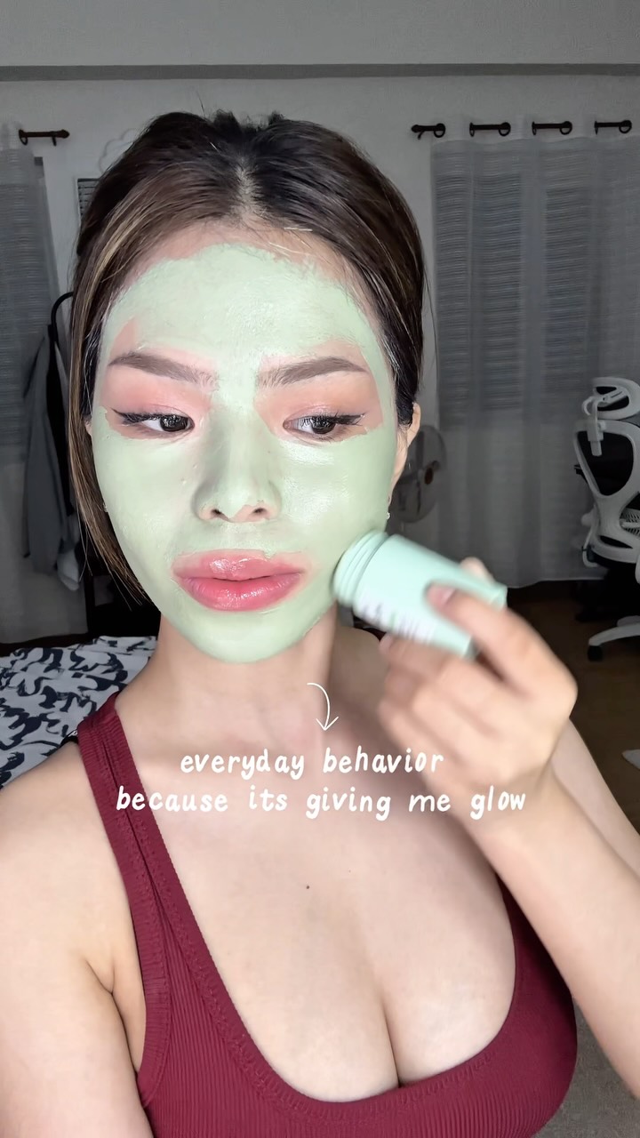 Instagram post by @cydneyochoa for Skintific. Caption reads: [...] #GlowUnlocked #SkinGoals #skintificclaystick....