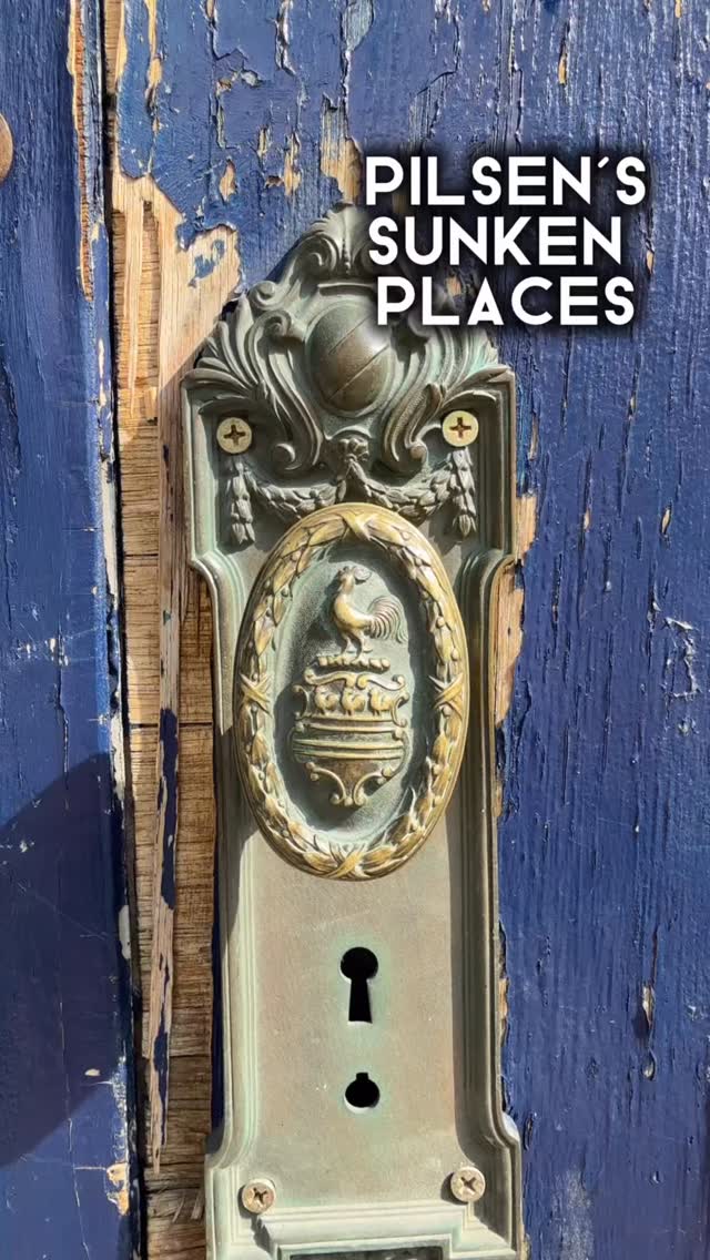 Instagram post by @doorwaysofchicago for Choose Chicago. Caption reads: Pilsen’s Sunken Places

At 18th & Paulina in....