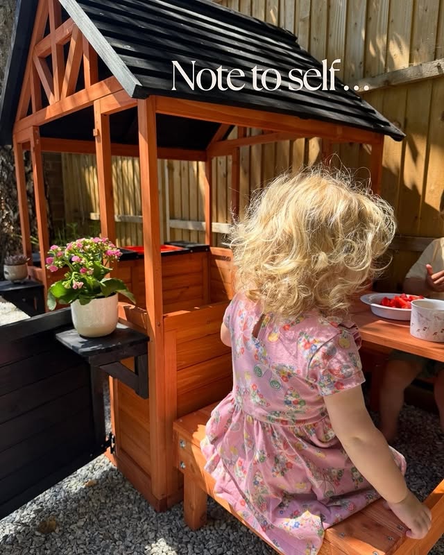 Instagram post by @alicectoffolo for Aosom. Caption reads: [...] of the AIYAPLAY Wooden Playhouse from....