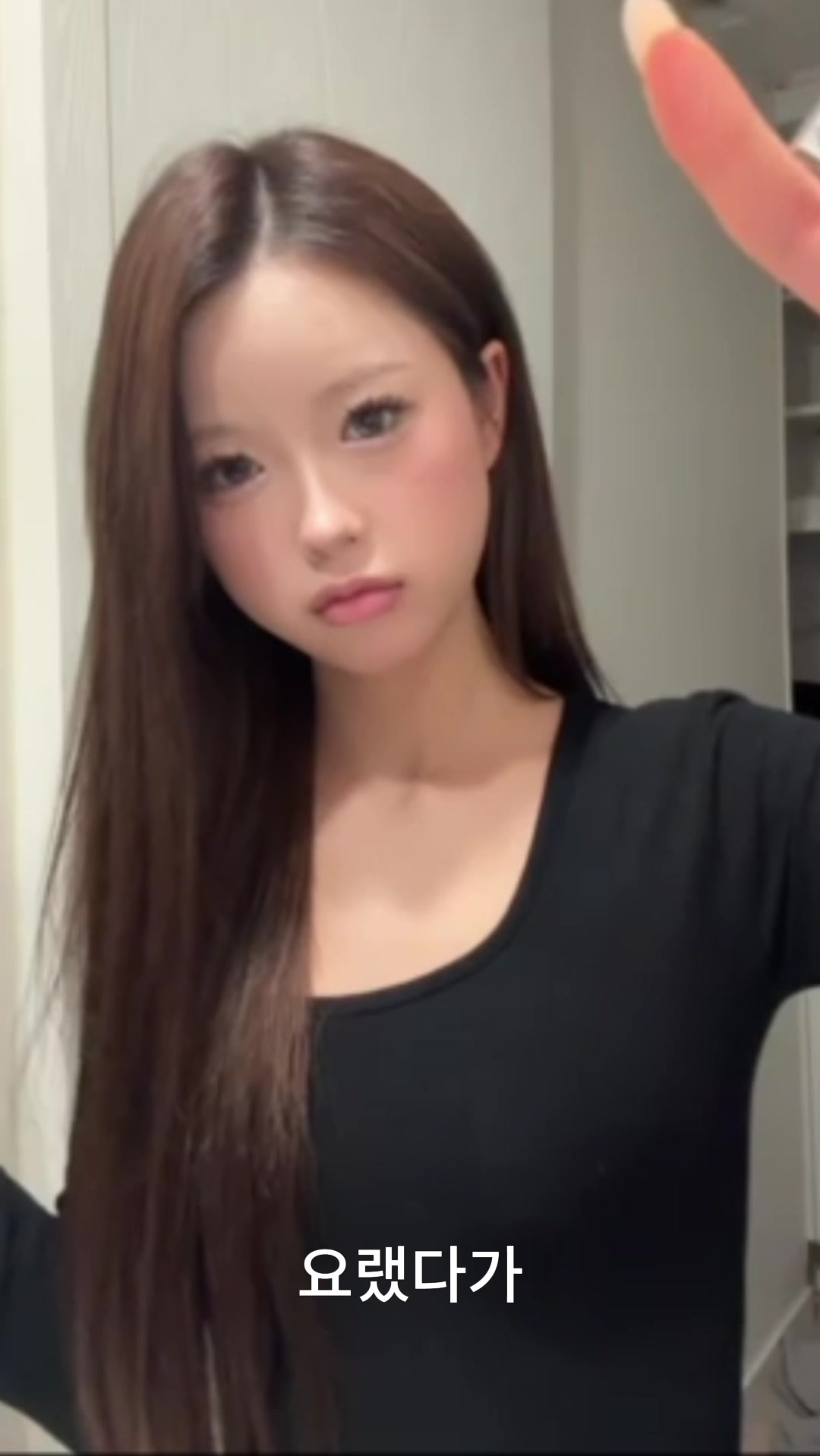 TikTok post by @spider__girl223 for AMUSE Seoul. Caption reads: @AMUSE Seoul #광고 #어뮤즈 #헤어퍼퓸미스트 #올영헤어퍼퓸 #향기템 .