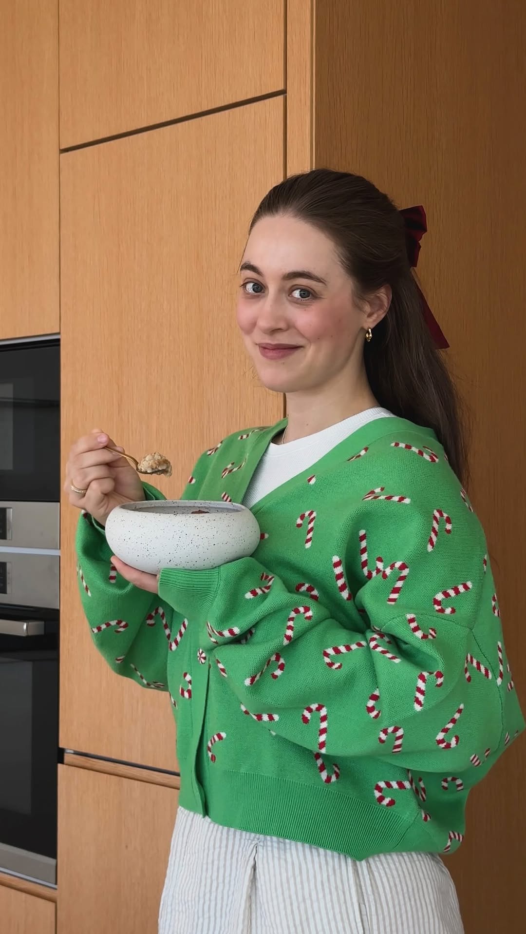 Instagram post by @franziskaschoebel for foodspring. Caption reads: Anzeige | My favourite porridge for the Christmas....