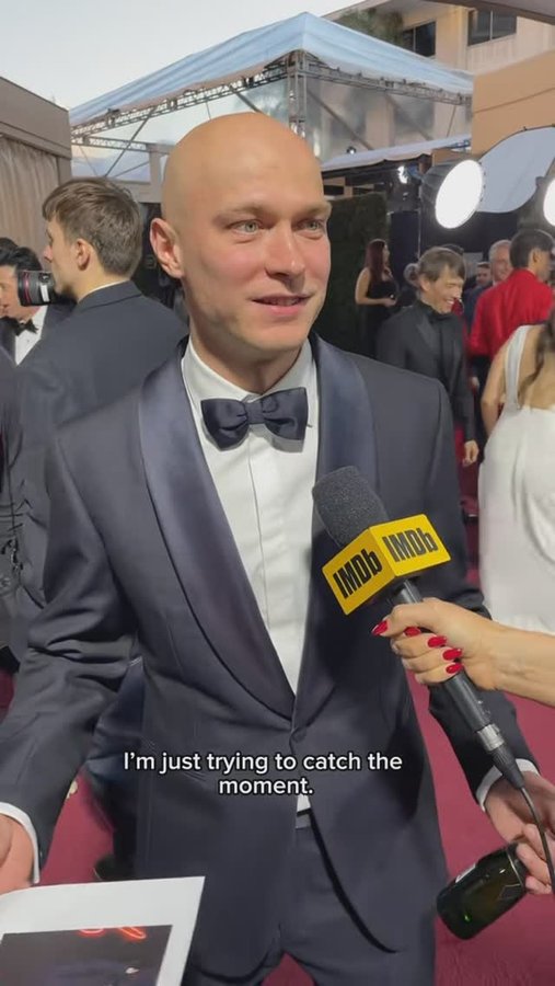 Instagram post by @catquinn for NEON. Caption reads: [...] #lookalikecontest #goldenglobes @NEON....