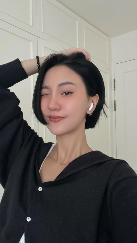 Instagram post by @yi___lu for Chantecaille. Caption reads: Get ready with me feat. @chantecaille 這次馬年的彩妝超可愛....