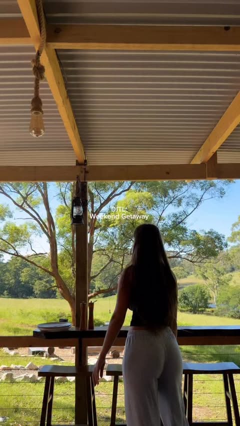 Instagram post by @lauramjj_ for Will & Bear. Caption reads: A slow day away wearing @willandbear Discount....