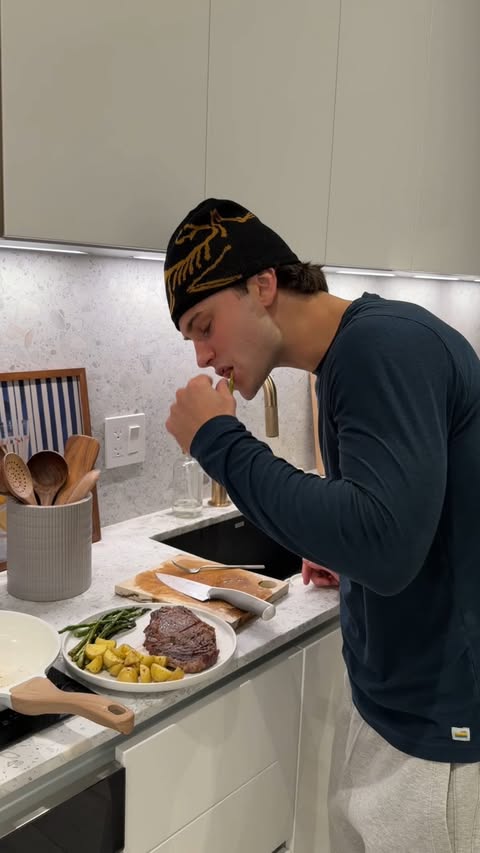 Instagram post by @harryraftus for Native Pet. Caption reads: [...] one thing… Steak and The Daily from Native....