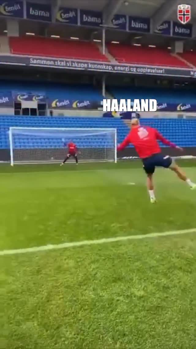 Instagram post by @aleksv.mp4 for Playermaker. Caption reads: Yo VS Haaland ⚽️👀 
“Aleks” = -15%🤝🏼
#futbol.