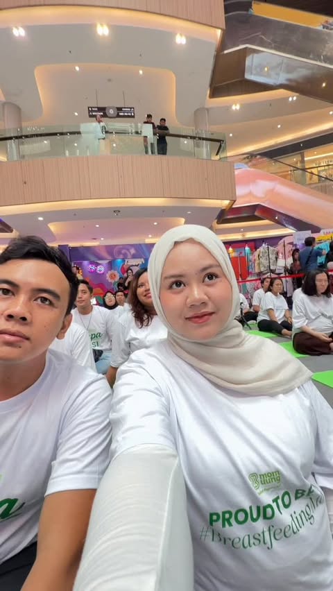 Instagram post by @ardyafanni for Mom Uung. Caption reads: [...] mommy boleh juga minum milky flow nya....