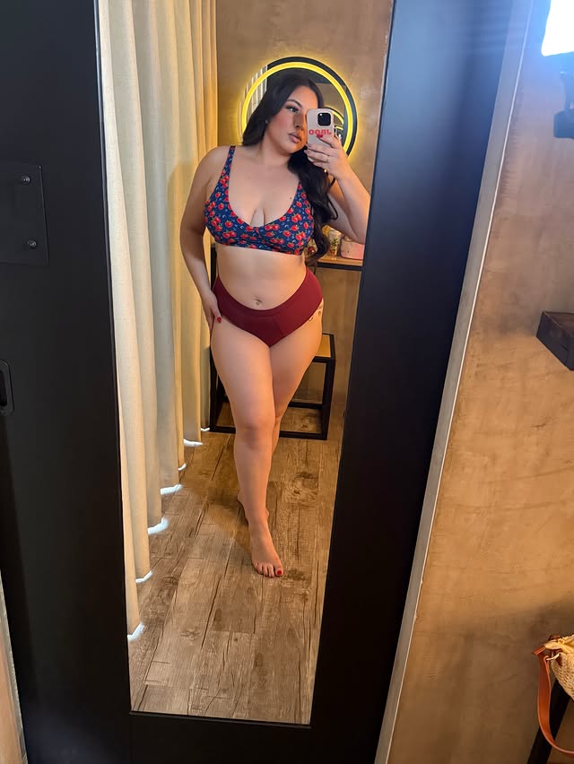 Instagram post by @jesssiiibooo for MeUndies. Caption reads: Could never vacation without @meundies 🫶🏻....